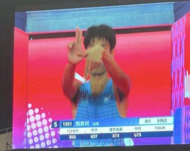 致敬“以下范上”手势，naiyou凭借优异表现斩获比赛大场MVP